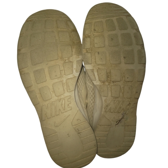 Nike Tanjun white athletic shoes 8 - Picture 5 of 8